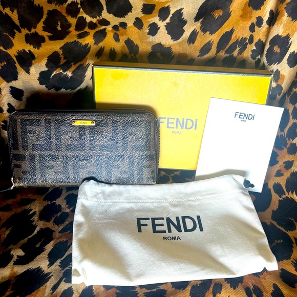 **AUTHENTIC FENDI ZIPPY WALLET** - Picture 1 of 8